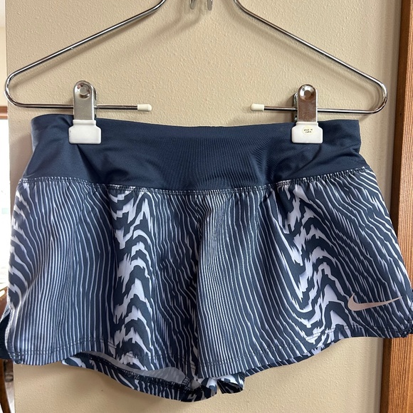 Women’s Nike running shorts - Picture 1 of 3